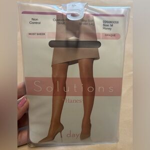 Hanes‎ Women's Honey Colored Sheer Pantyhose